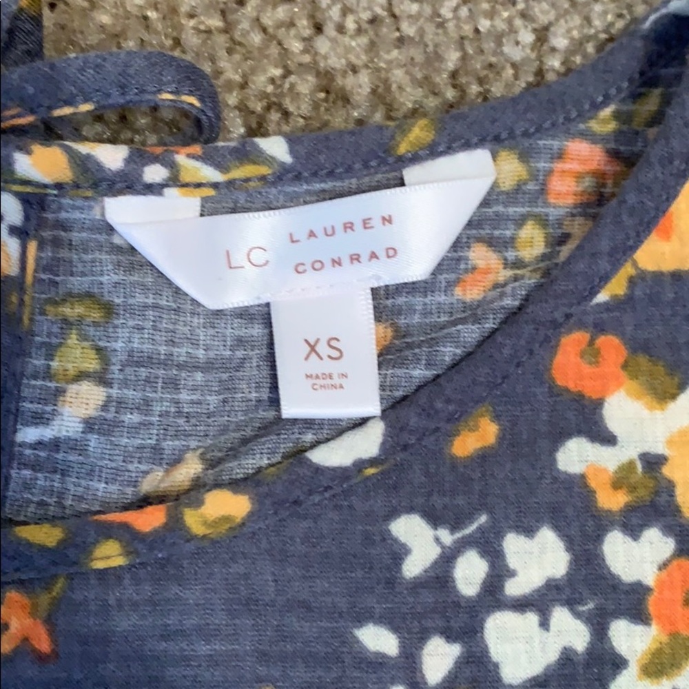 LC Floral Pattern Top - Picture 4 of 8